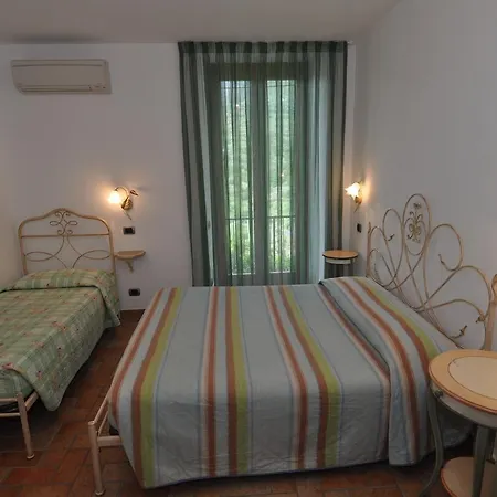 Sandra كورنيجليا